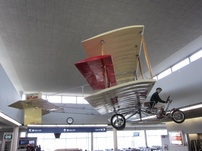 Curtiss_1910_Pusher_replica_at_Minneapolis-St._Paul_International_Airport_001[1].jpg